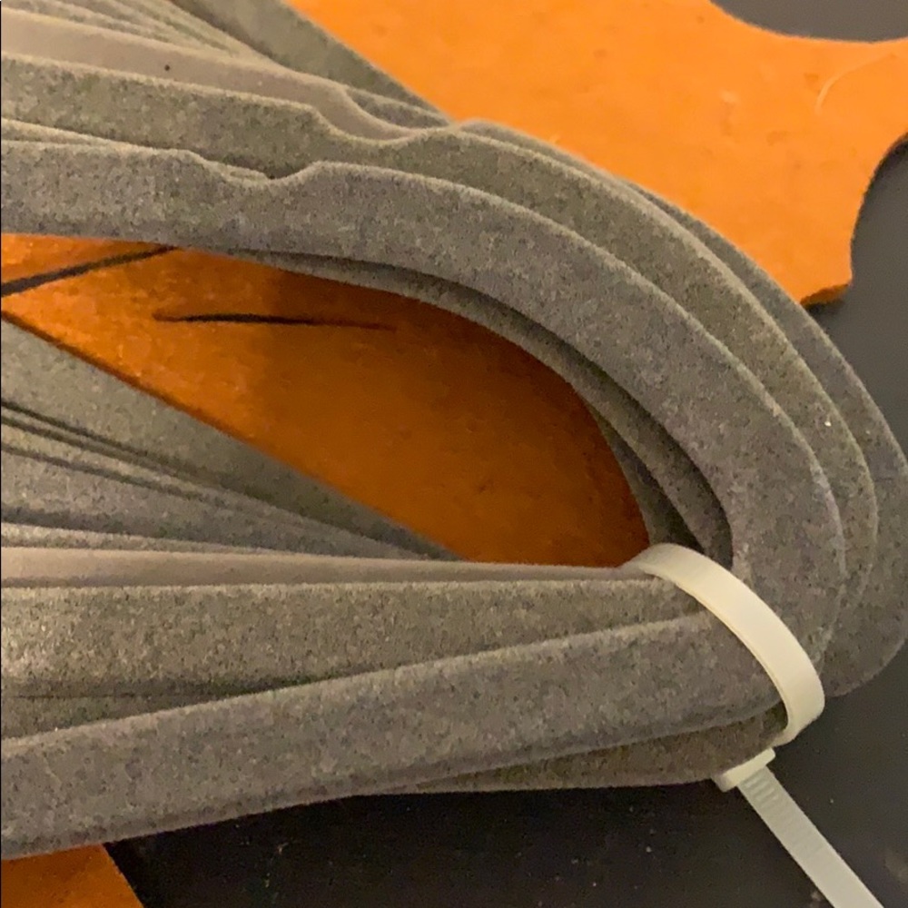 12 Non slip hangers - Picture 4 of 4